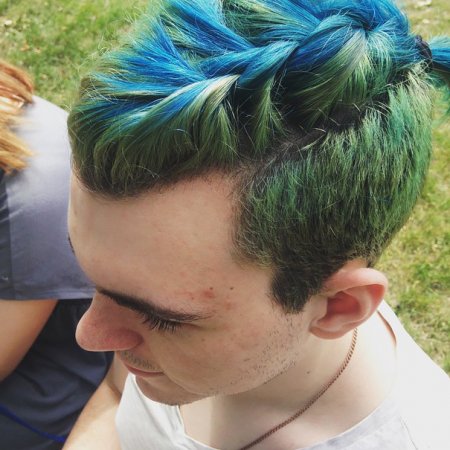 зелено-синие волосы