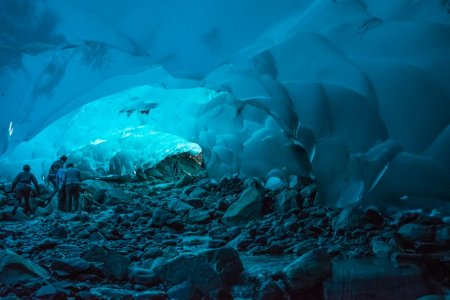 Ледяные пещеры в Менденхолл, Аляска, США