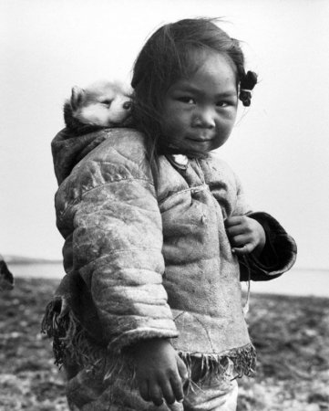 Маленькая эскимоска и ее хаски, 1949.